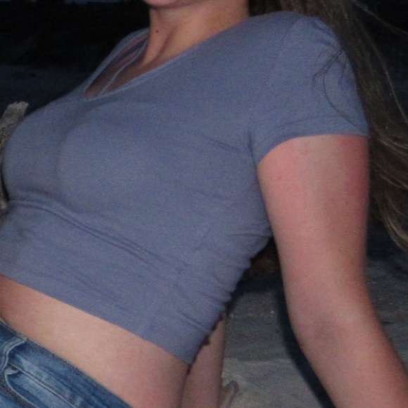 Purple crop top w/ strap design in front - Picture 2 of 3